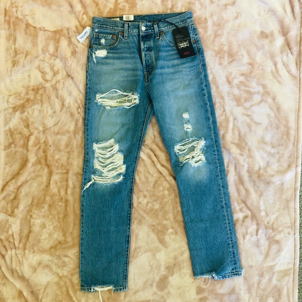 BRAND NEW HIGH RISE LEVI JEANS